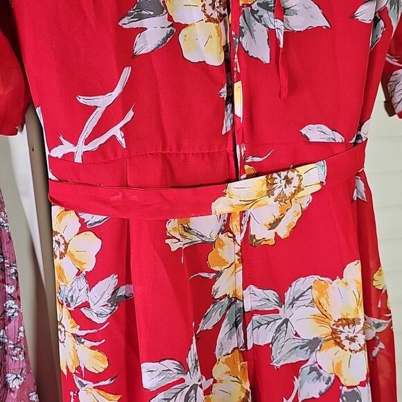 Romper Bundle Of 2 Florals Pink And Red Is Sheer But Fully Lined Size LARGE - Picture 4 of 13